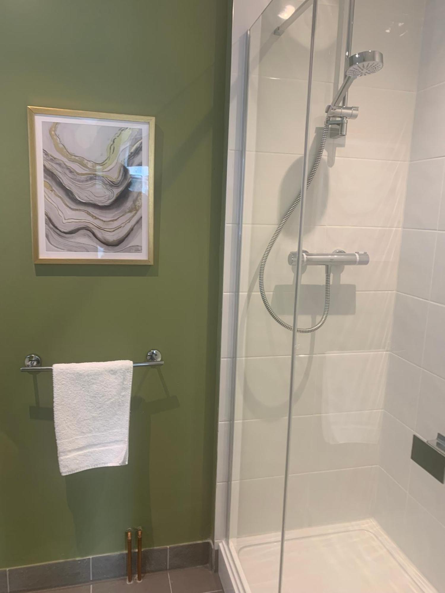 Shrubbery Guest House Устър Екстериор снимка
